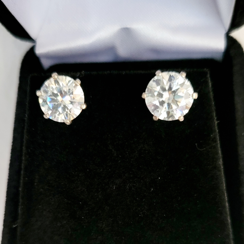 New 4ct Beautiful Moissanite Diamonds Stud Earrings - Picture 6 of 6
